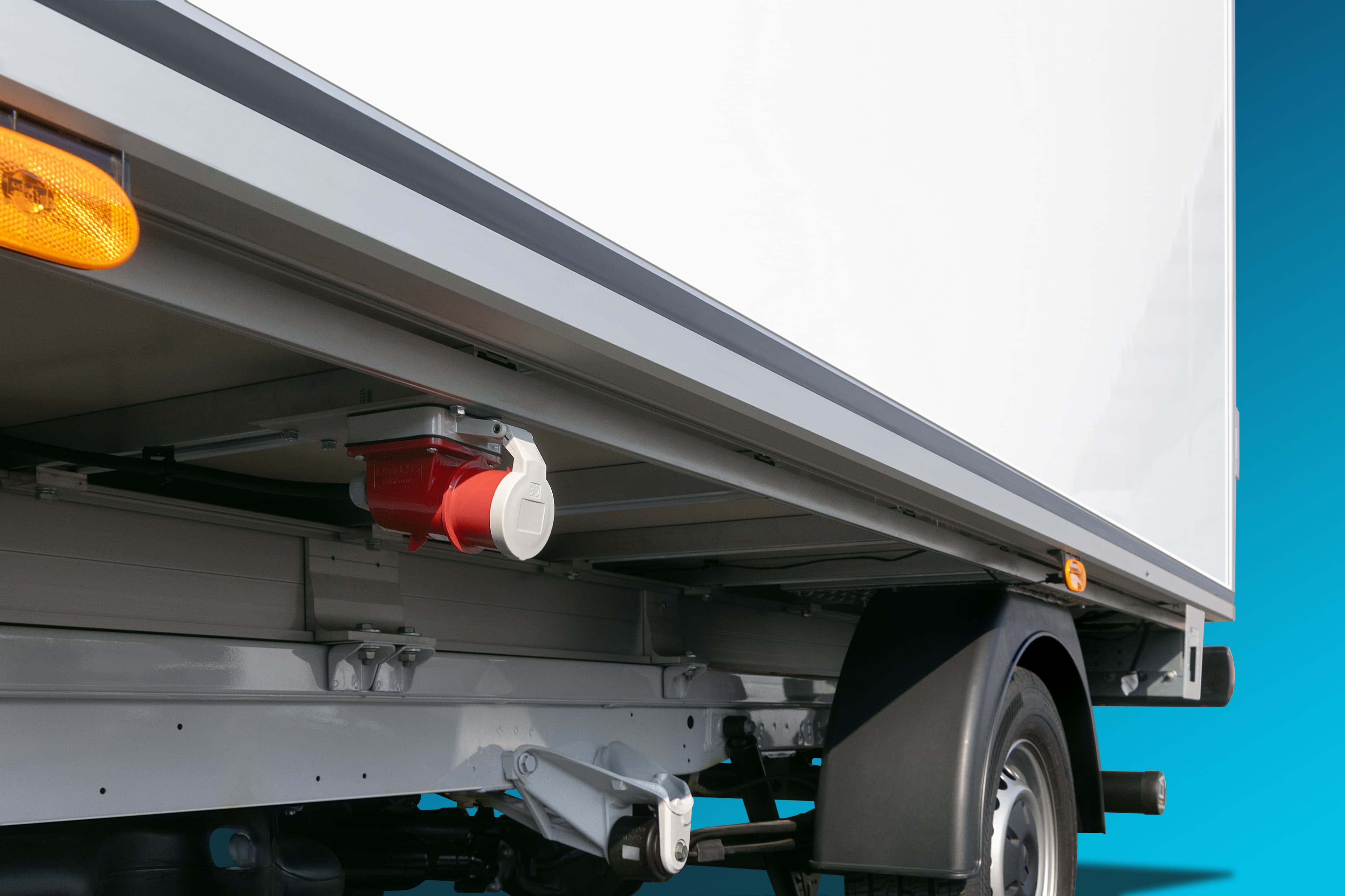 Technisches Detail eines Stromanschlusses am Kuehlfahrzeug